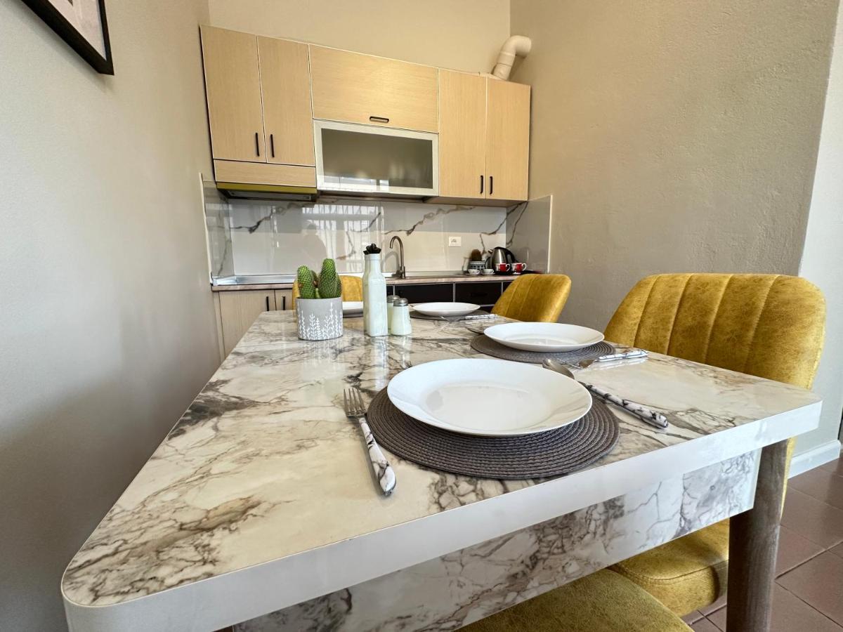 Rias Seaside Apartments Vlore Luaran gambar